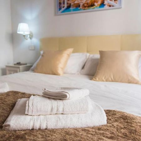 Trevi Domus Avignonesi Apartment โรม ภายนอก รูปภาพ
