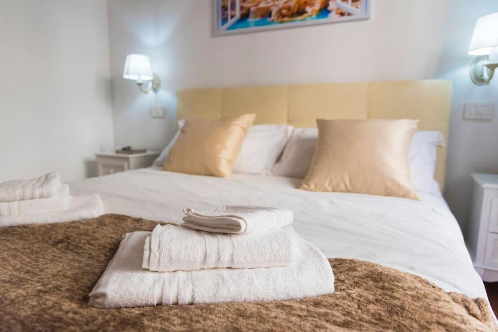 Trevi Domus Avignonesi Apartment โรม ภายนอก รูปภาพ