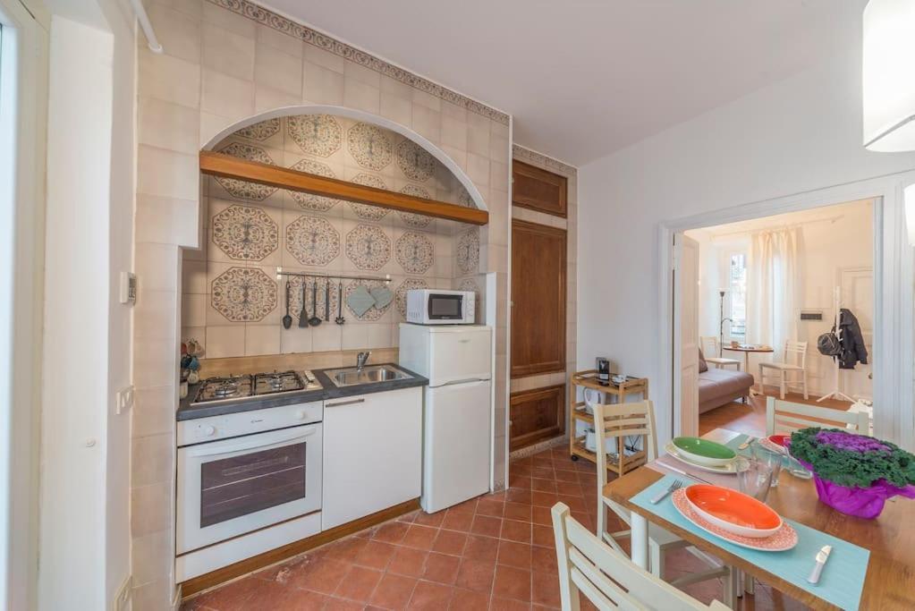 Trevi Domus Avignonesi Apartment โรม ภายนอก รูปภาพ